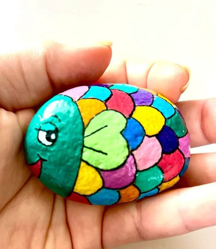 rainbow-fish-painted-rock